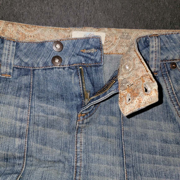 So Frayed Hem Jean Skirt - Size 11 - Med Wash - Picture 3 of 5